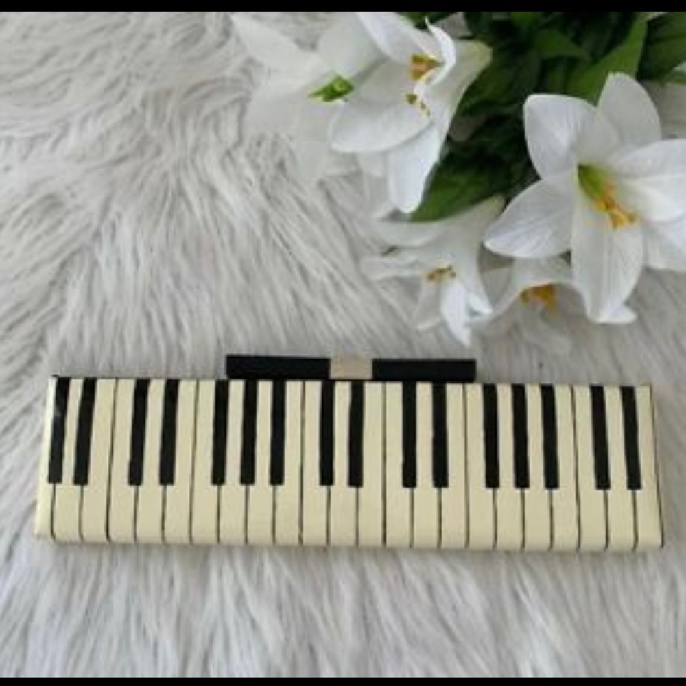 KATE SPADE KEYBOARD 🎹 CLUTCH 🎶